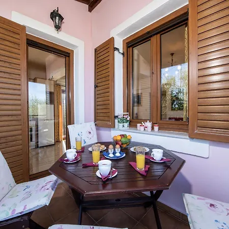 Spacious With Jacuzzi In Sfakaki Pangalochori