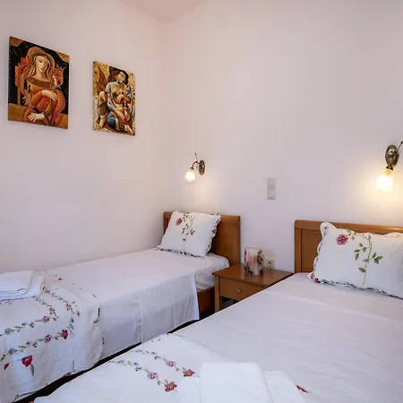 Spacious With Jacuzzi In Sfakaki Pangalochori