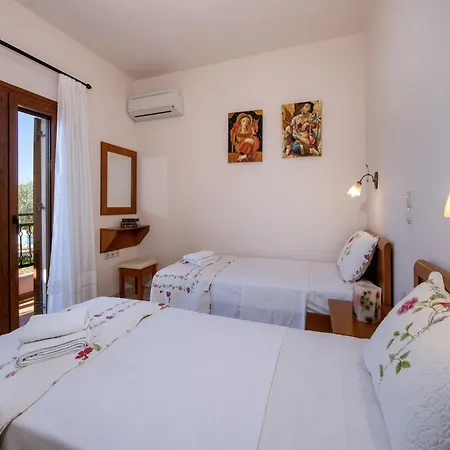 Spacious With Jacuzzi In Sfakaki Сasa de vacaciones