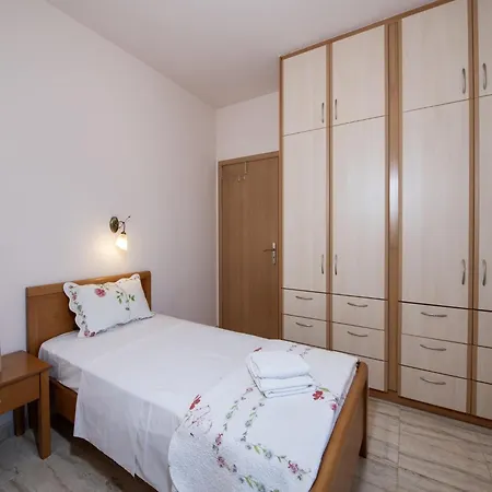 Spacious With Jacuzzi In Sfakaki Сasa de vacaciones *