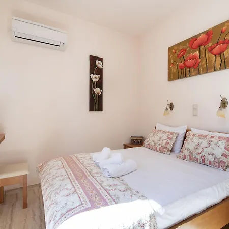 Spacious With Jacuzzi In Sfakaki *