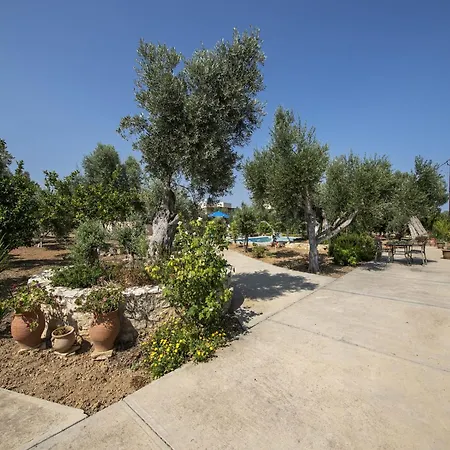 Spacious With Jacuzzi In Sfakaki Pangalochori