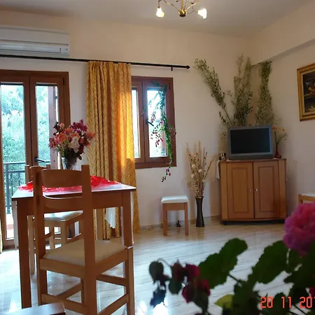 Spacious With Jacuzzi In Sfakaki *