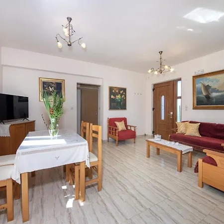 Spacious With Jacuzzi In Sfakaki * Pangalochori